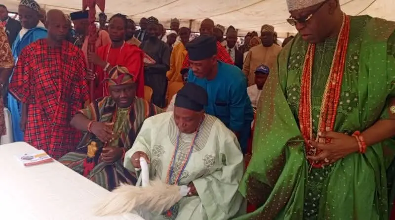 Controversy as Olubadan Reportedly Ignores Alaafin’s Handshake in Public