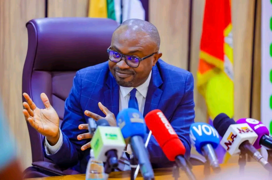 FG Orders Immediate Withdrawal of Nigerian Passports From Citizens Who Renounce Nationality