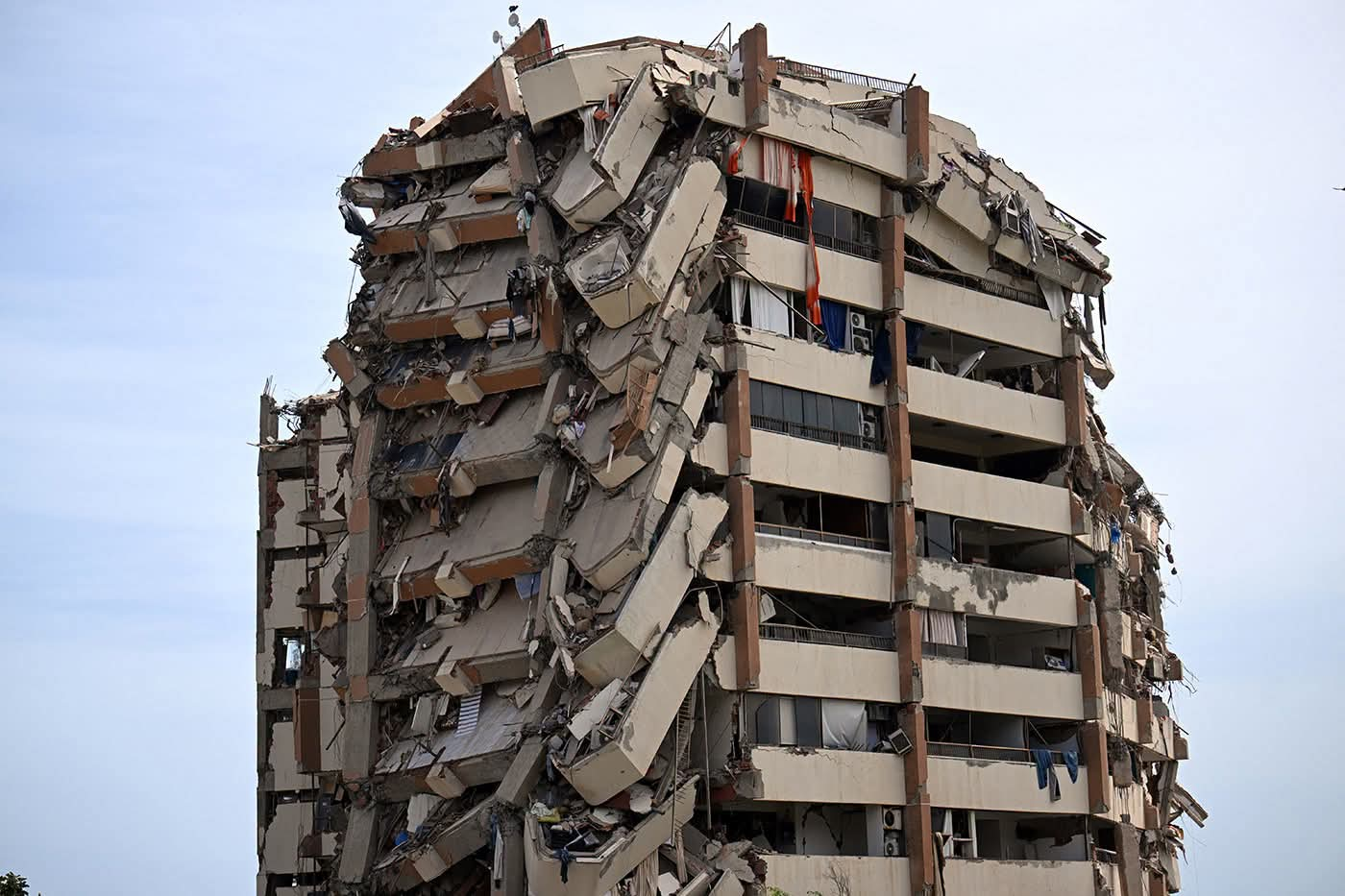 Venezuela Earthquake Disaster: Death Toll Hits 920 as Desperate Rescue Efforts Intensify