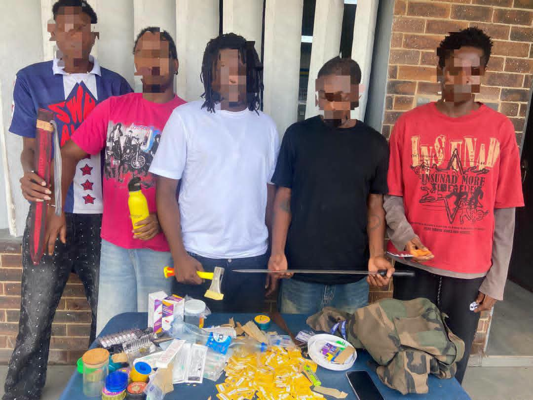 Lagos Police Arrest Five Suspected Cultists, Seize Weapons, 500 SIM Cards, Drugs