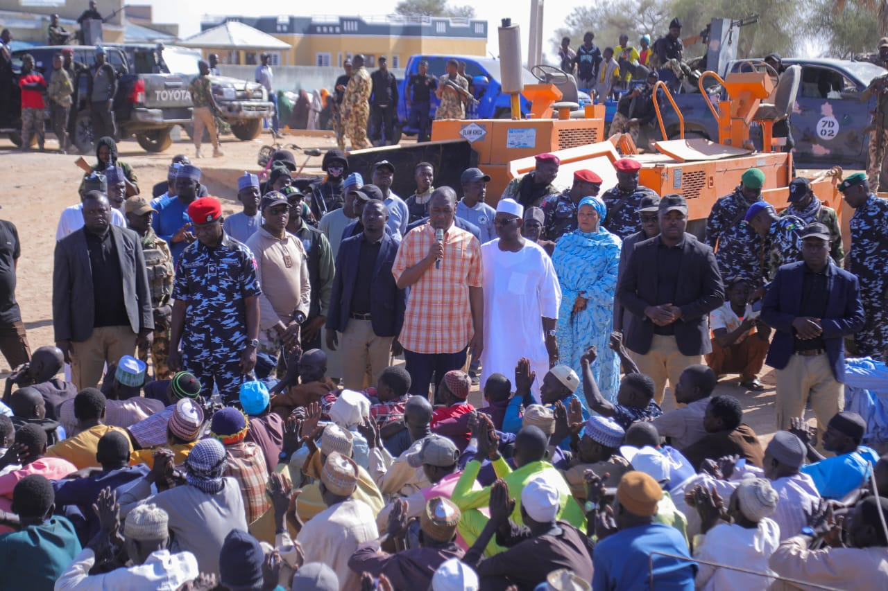 Zulum Spends Night in Pulka to Oversee Security, Distributes Aid to 30,000 Households
