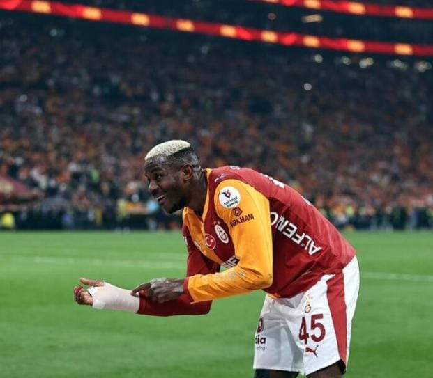 Barcelona Revives Interest in Osimhen as Alvarez Pursuit Stalls