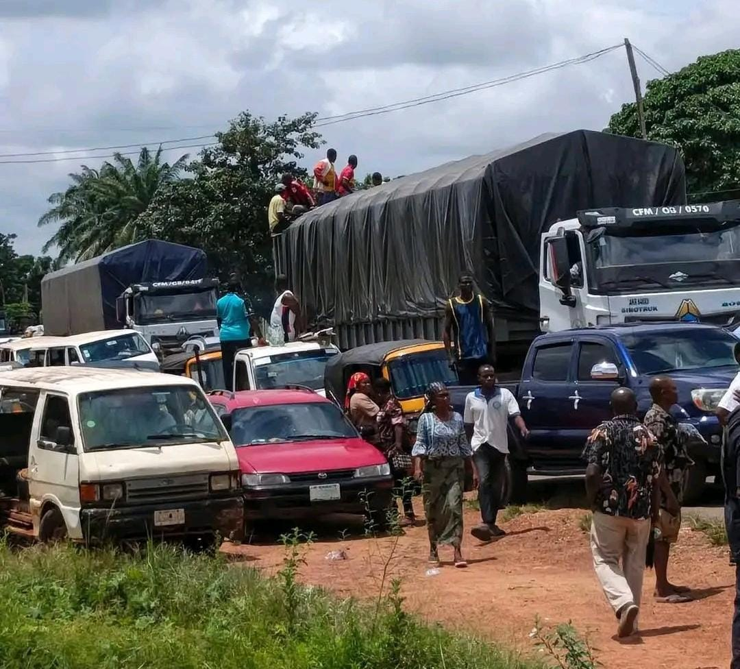 Benue Residents Block Highway Over Abduction of 18 Mourners Travelling to Kogi