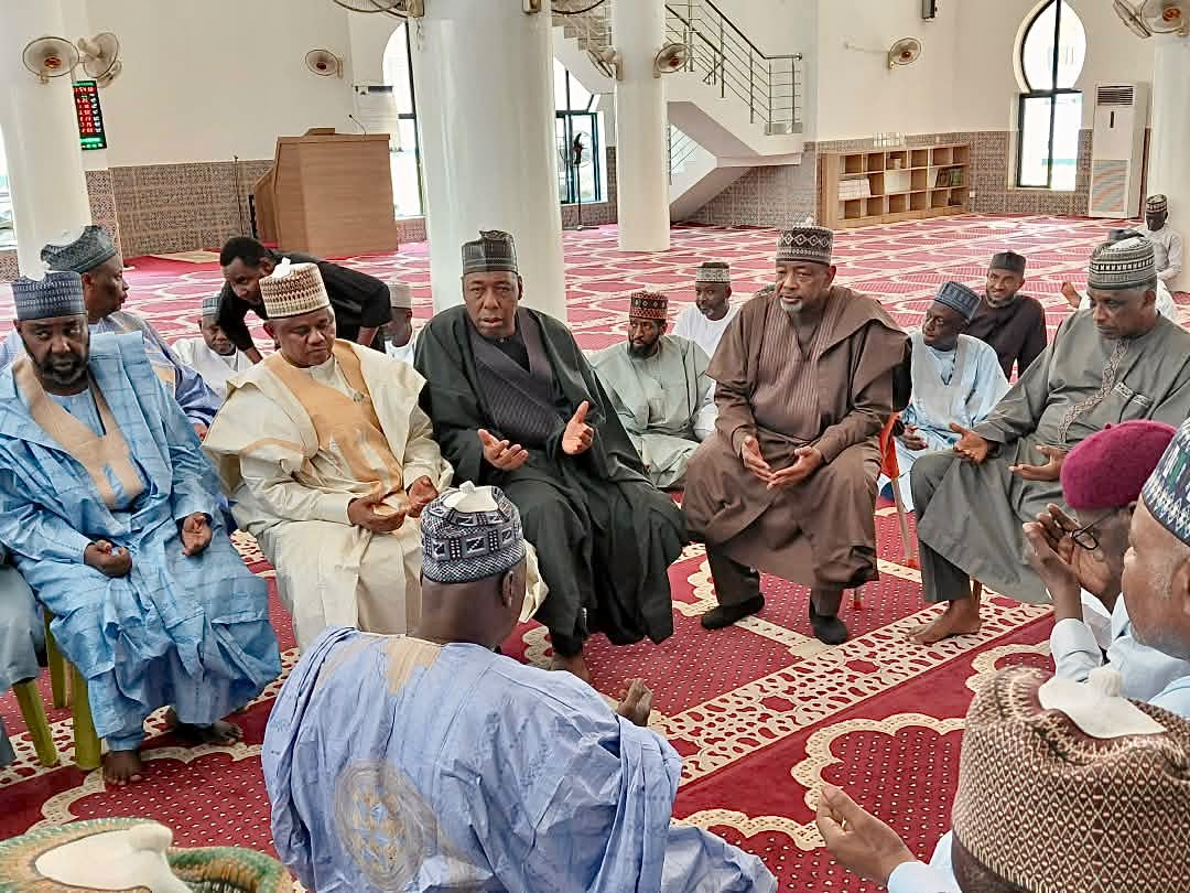 Zulum Visits Dalori, Sir Kashim Ibrahim’s Family to Mourn Deaths of Loved Ones