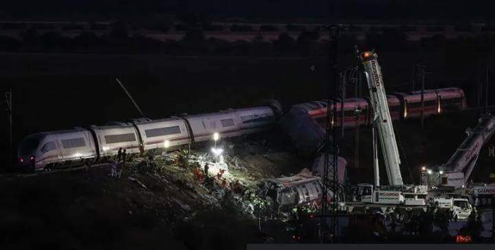 Spain Begins Three Days of Mourning After Train Collision Kills Over 60